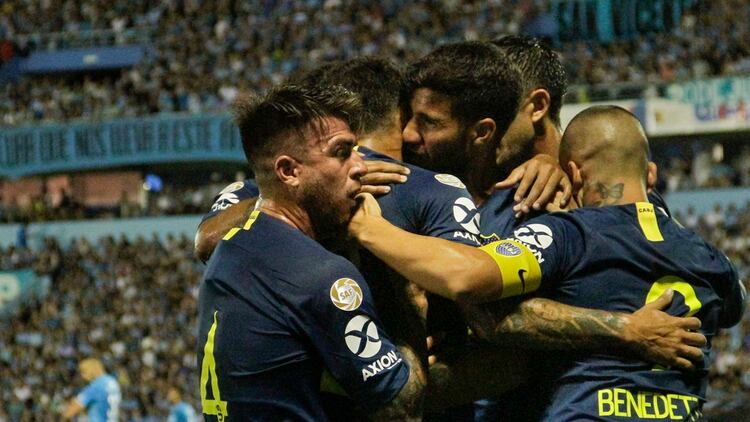 Lisandro Lopez de Boca Juniors festeja su gol ante Belgrano de Córdoba por la decimoctava fecha de la Superliga (NA)
