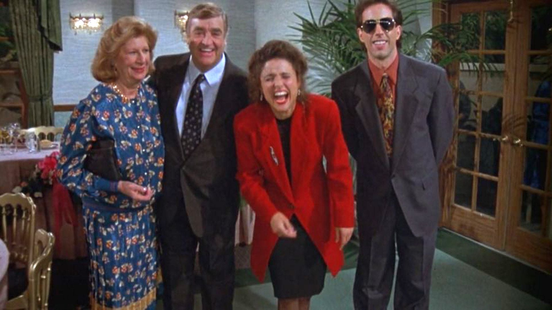 Liz Sheridan junto al resto del elenco de Seinfeld 