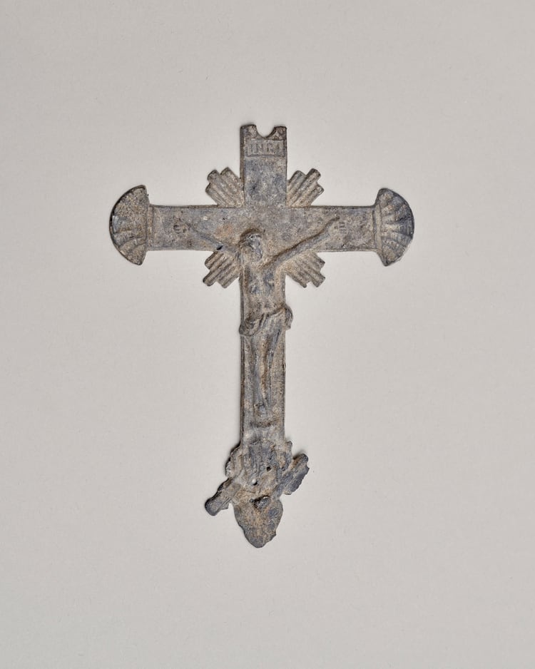 Un crucifijo que pertenecÃ­a a Maria Blumental. (Vincent Tullo/The New York Times)