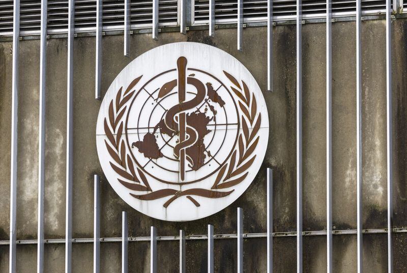 FOTO DE ARCHIVO: El logotipo de la Organización Mundial de la Salud (OMS) en Ginebra, Suiza, 14 de diciembre de 2022. REUTERS/Denis Balibouse