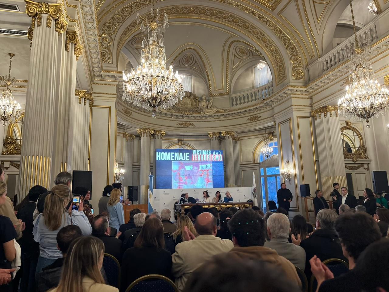 El acto de homenaje a las víctimas de la violencia guerrillera de los 70 en la Legislatura de la Ciudad de Buenos Aires