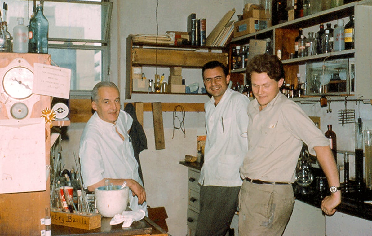 El científico Leloir con Armando Parodi (a la derecha), quien fue uno de sus discípulos y continuó trabajando en glicobiología/FIL