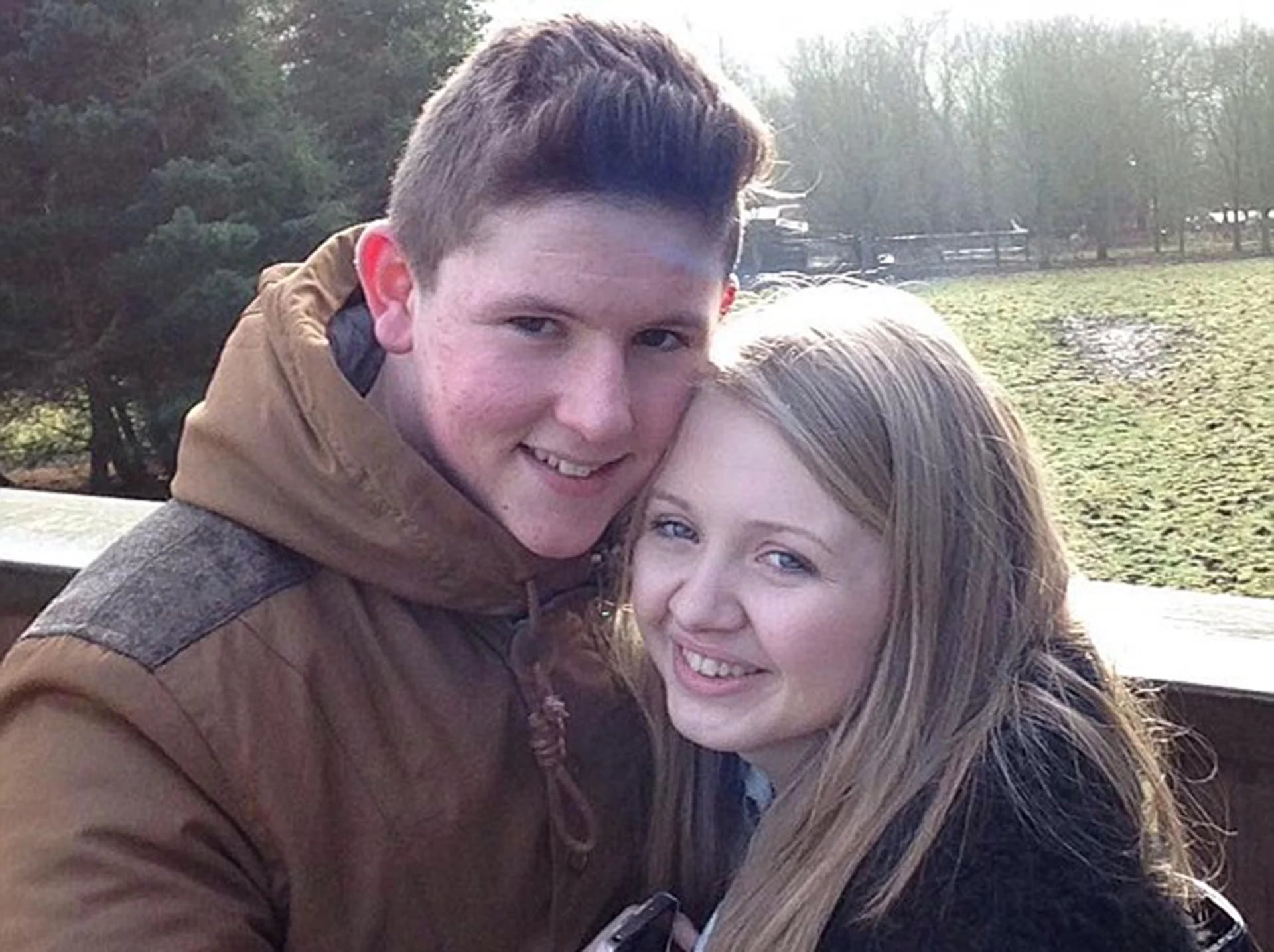 Liam Curry, de 19 años, y su novia Chloe Rutherford, de 17, desaparecidos (Facebook)