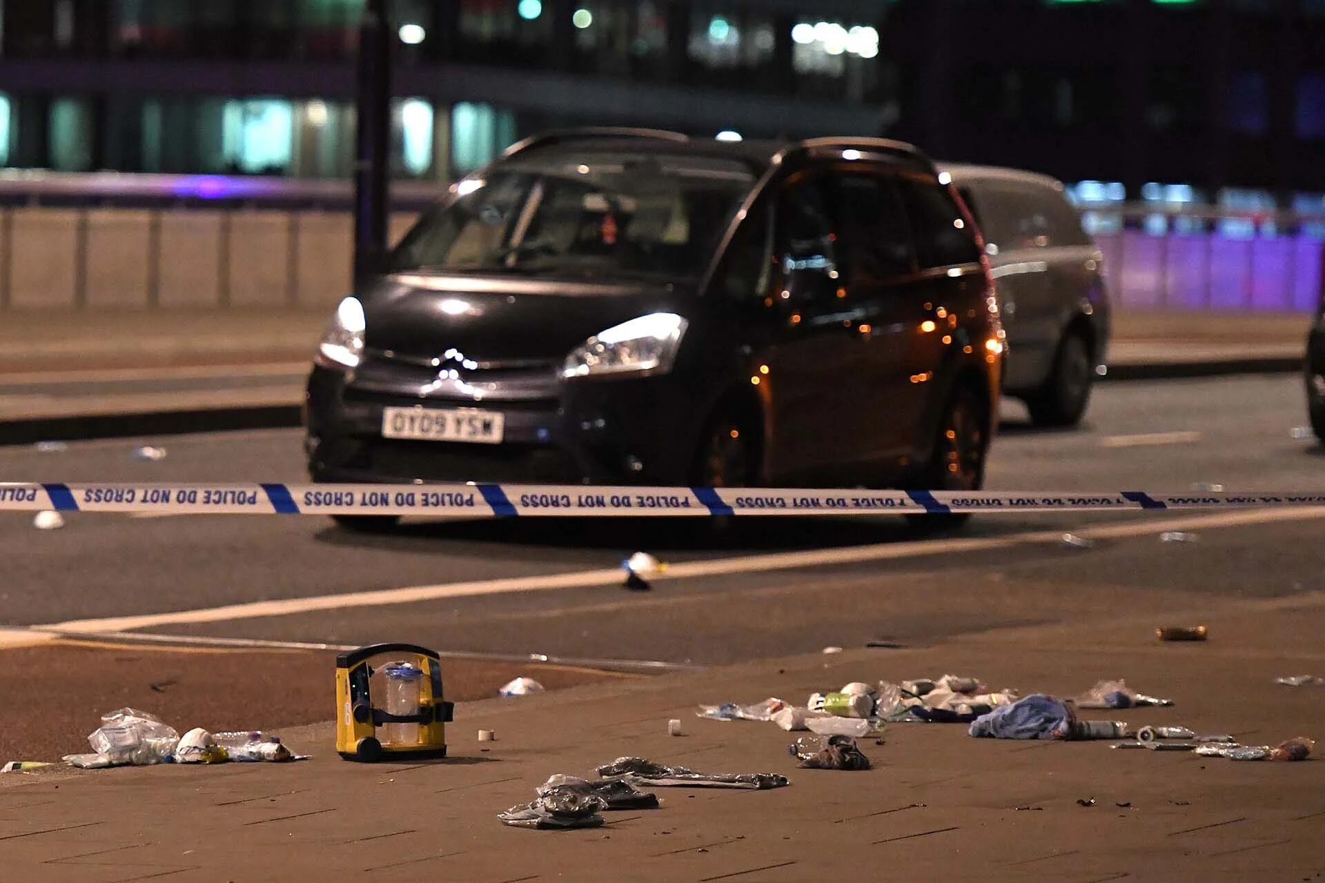 El doble atentado en Londres dejó al menos un muerto (AFP PHOTO)