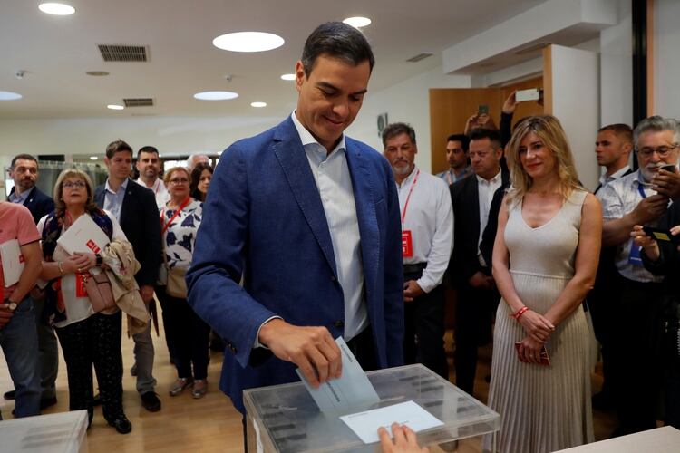 El presidente del gobierno de EspaÃ±a, Pedro SÃ¡nchez, votando en Madrid (REUTERS/Susana Vera)