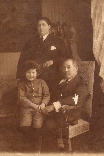 Telémaco Susini con sus dos hijos. El mayor, Enrique Telémaco y el más chico, Hernán.