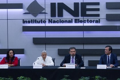 María Luisa Albores, Secretaria de Bienestar; Olga Sánchez Cordero, Secretaria de Gobierno; Lorenzo Córdova, Consejero Presidente del Instituto Nacional Electoral y Edmundo Jacobo, Secretario Ejecutivo del Instituto Nacional Electoral (Foto: Cuartoscuro)