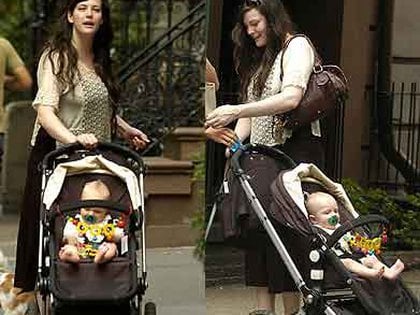   Liv disfruta de su maternidad 