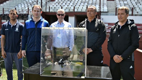 Este será el monitor que estará al costado del campo de juego para que el árbitro pueda revisar la jugada recomendada por los VAR (Prensa Club Lanús)