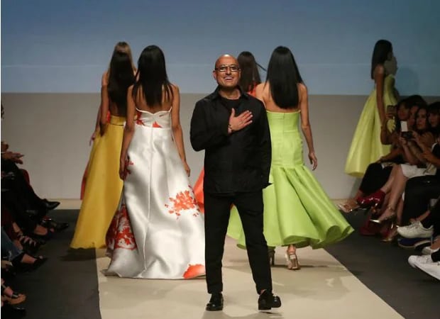 Ángel Sánchez dijo que todavía falta convencer a los compradores de las grandes tiendas de moda para que se interesen más en lo que sucede en la llamada “capital del sol”