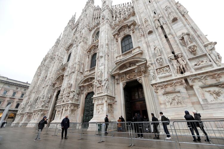 Los lugares turísticos se encuentran prácticamente vacíos ante el avance del coronavirus (REUTERS/Yara Nardi)