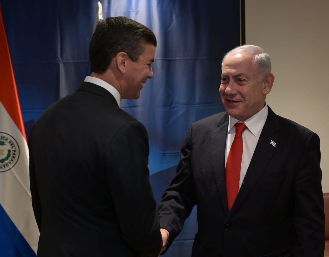 El presidente Benjamín Netanyahu saluda a Santiago Peña. X/@netanyahu