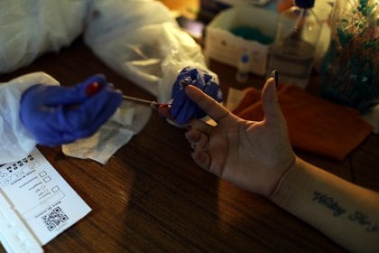 La semana pasada científicos brasileños encontraron una nueva variante local del coronavirus (REUTERS/Pilar Olivares)