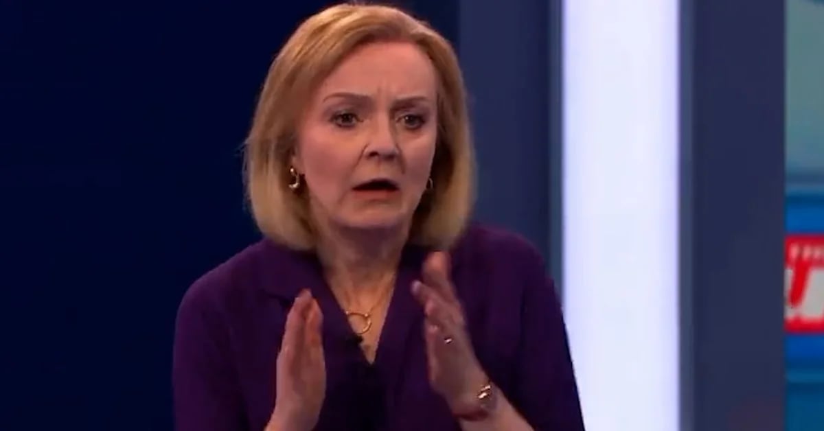 Der Moment, in dem die Fernsehdebatte zwischen den Kandidaten der Konservativen im Vereinigten Königreich von einem Ohnmachtsanfall unterbrochen wurde