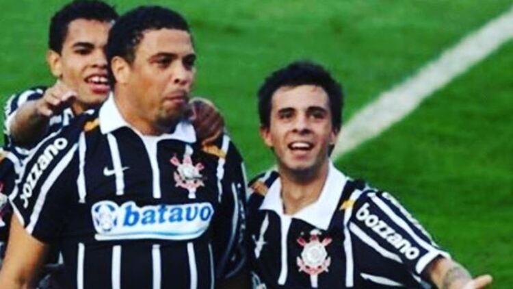 Matías Defederico junto a Ronaldo en Corinthians (@mattdefederico)