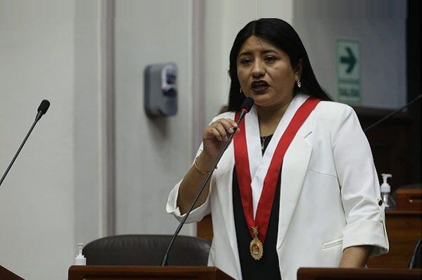 Congresista Nieves Limachi (ANDINA)