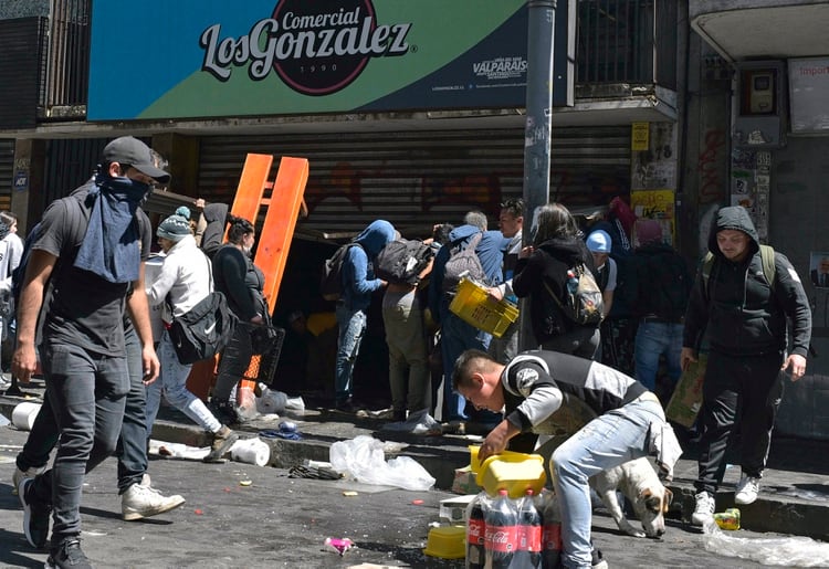Imágenes de saqueos en Chile (Raul Goycoolea / AFP)