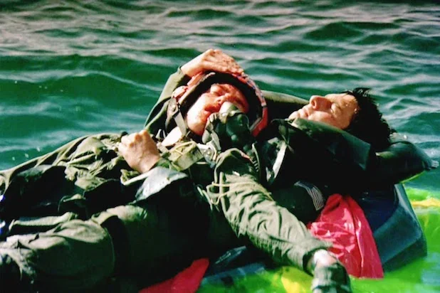 Tom Cruise estuvo a punto de hundirse en el fondo del mar después de que su paracaídas se llenara de agua