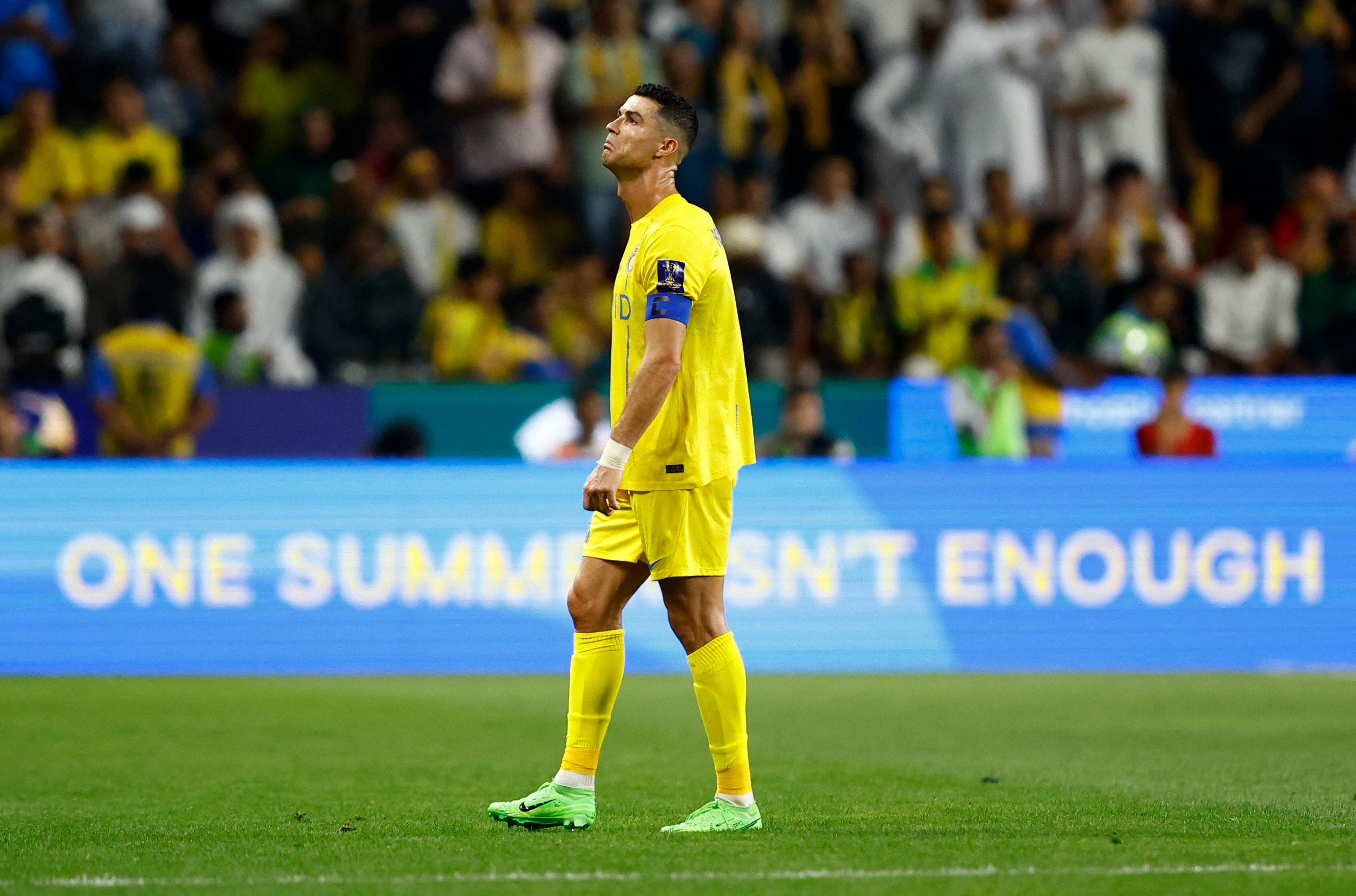 Con mirada desafiante, Cristiabno Ronaldo lamenta una nueva eliminación del Al Nassr (REUTERS/Rula Rouhana)