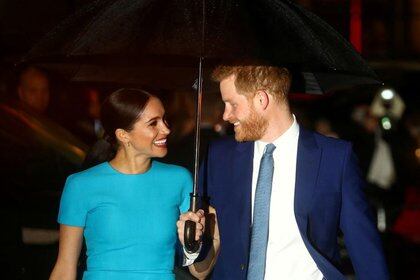 El príncipe Enrique de Gran Bretaña y su esposa Meghan, Duquesa de Sussex, llegan a los Endeavour Fund Awards en Londres, Gran Bretaña, el 5 de marzo de 2020. REUTERS/Hannah McKay/File Photo    
