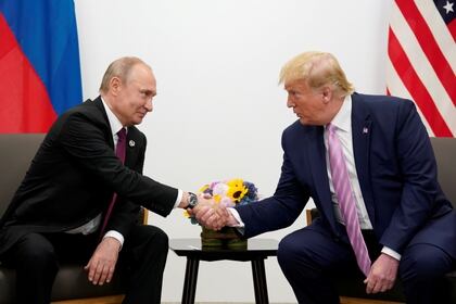 Vladimir Putin y Donald Trump se comprometieron en una llamada el pasado día 1 a mejorar el diálogo en el campo de la estabilidad estratégica (Reuters)