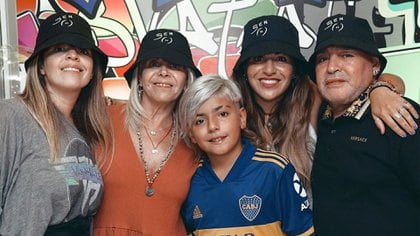 Dalma Maradona, Claudia Villafañe, Gianinna, Diego y su nieto Benjamín