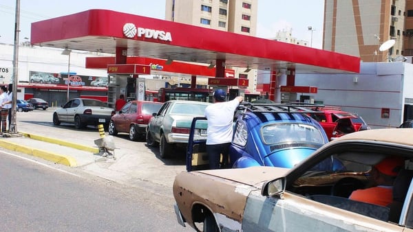 El chavismo analiza aumentar el precio de la gasolina