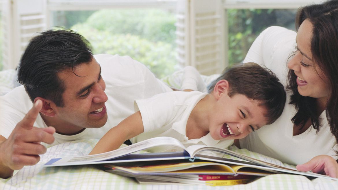 Al leer y escuchar cuentos o participar de un taller que habla sobre ellos, los niños pueden adentrarse en mundos de fantasías y aventuras