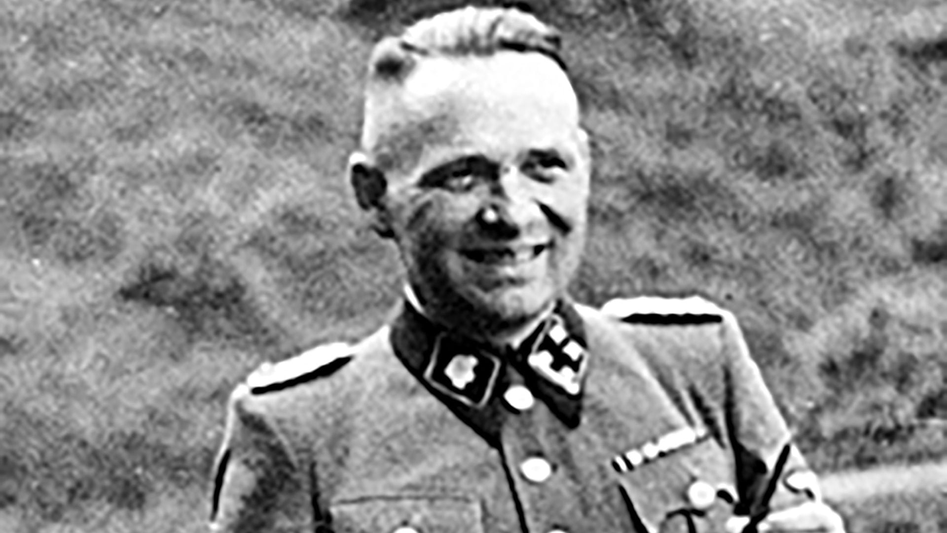 Rudolf Höss, más que un seguidor de Adolf Hitler, fue un arquitecto de la muerte en el régimen nazi.
