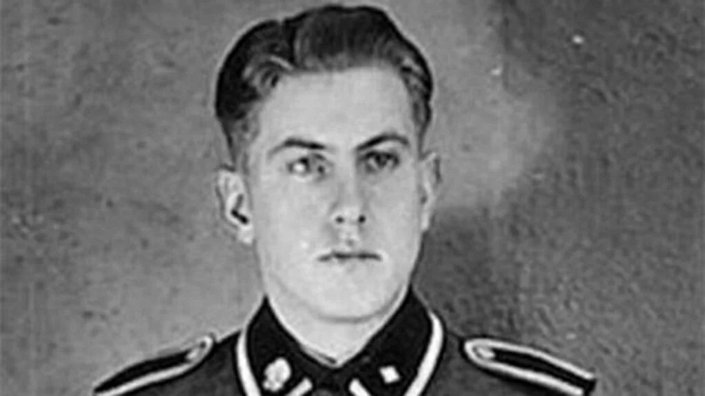 Reinhold Hanning cuando pertenecía a las SS