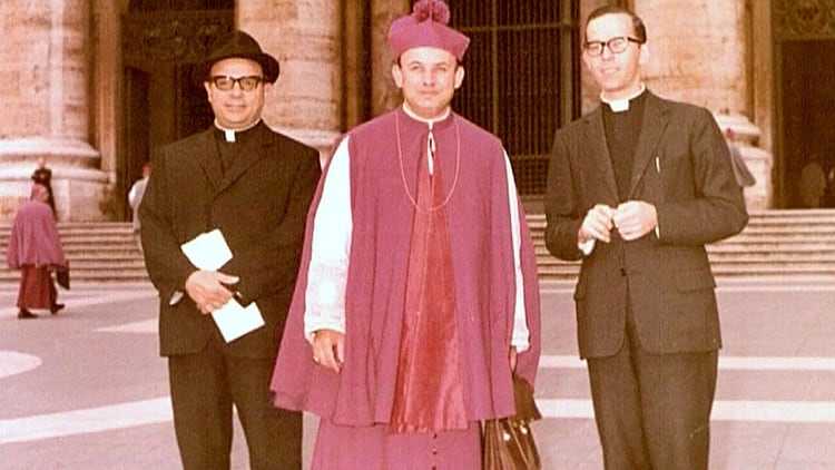 Un joven Enrique Angelelli, en Roma, participando del Concilio Vaticano II, década del 60