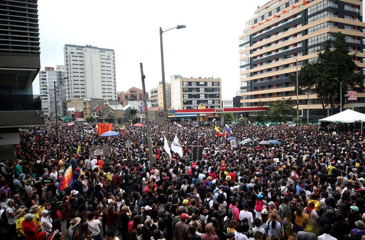 Personas congregadas en la capital colombiana (REUTERS/Luisa Gonzalez)