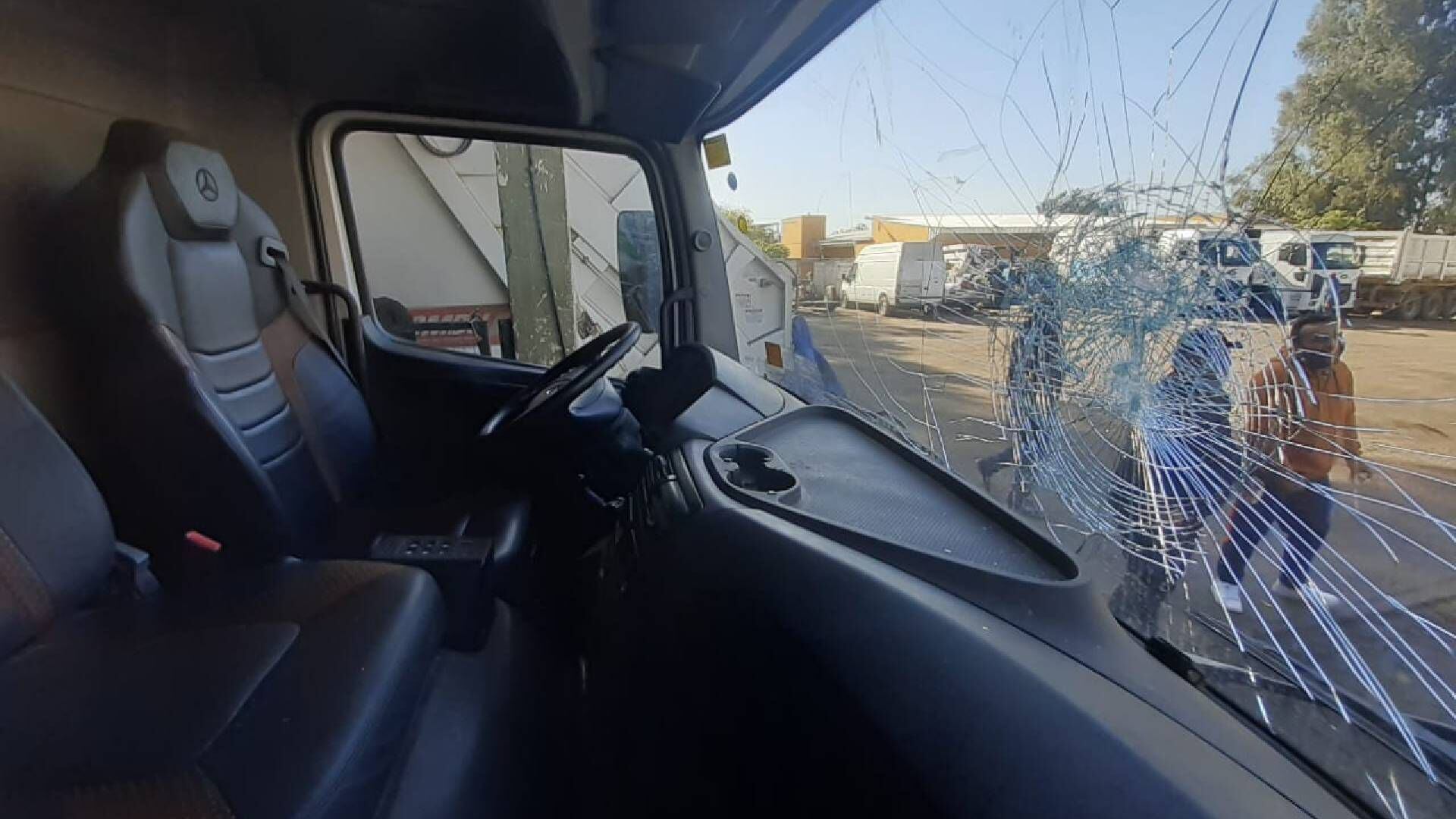 Camión recolector dañado. Foto: Tweet de Inés Brizuela