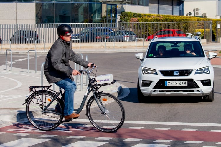 Durante el MWC en Barcelona Telefónica mostró cómo se implementaría el 5G en un vehículo conectado para permitir una conducción más segura.