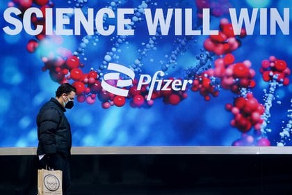 "La ciencia ganará". Publicidad de Pfizer en Nueva York (Reuters)