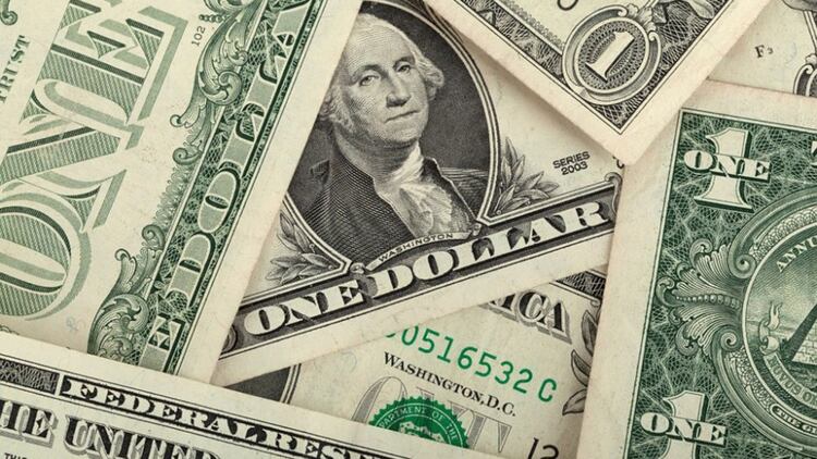 El dólar asciende 21,5% en el transcurso de 2019.
