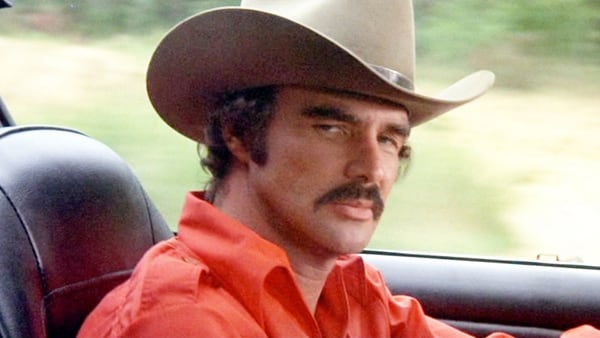 Burt Reynolds era conocida por filmes como âBoogie Nightsâ, âSmokey And The Banditâ y âDeliveranceâ