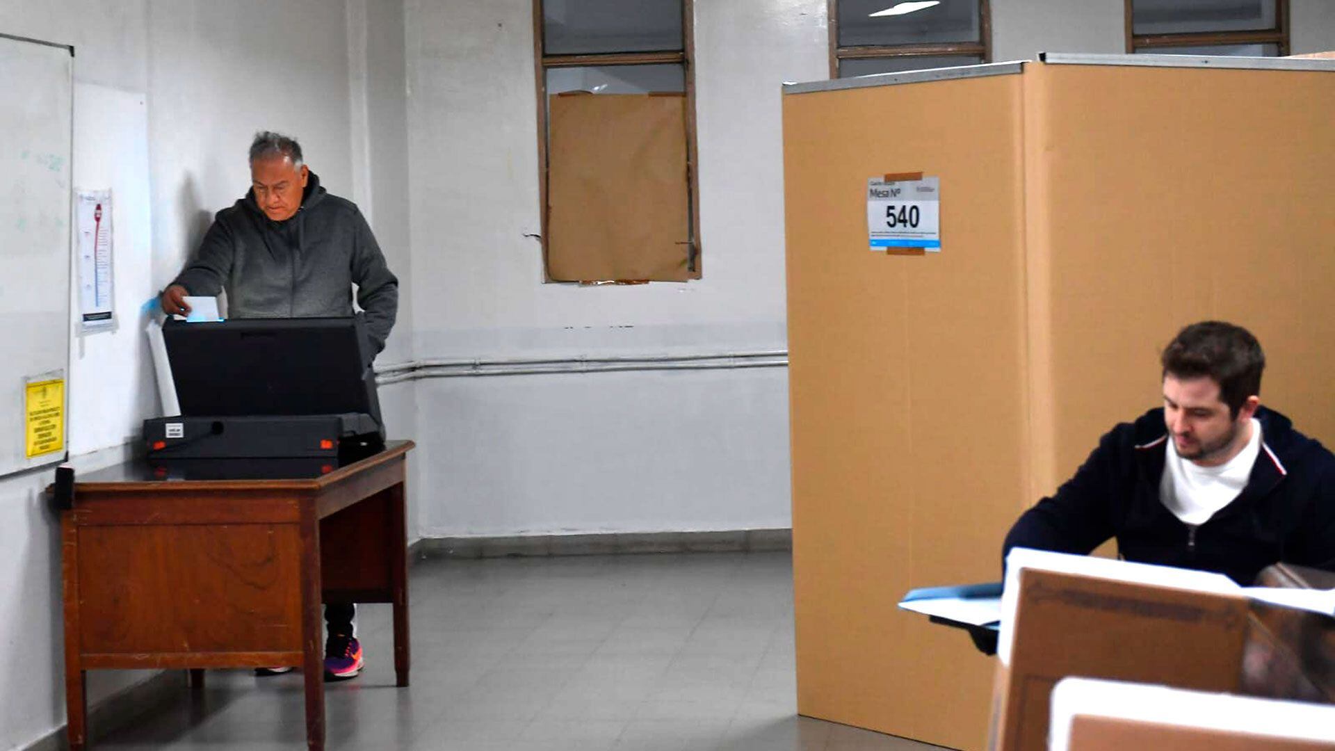 LAS-PASO-2023-Elecciones-2023-Preparativos-Votacion-padrones-boletas-genericas gente votando voto electronico