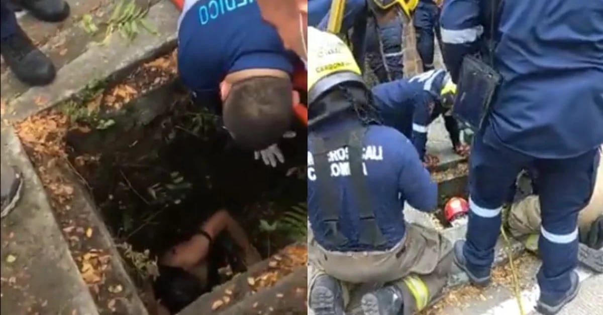 A woman was trapped for more than an hour in a sewer in Cali
