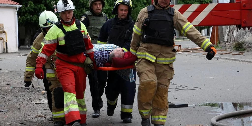 Al menos ocho muertos, entre ellos dos niños, y 25 heridos durante un ataque de Rusia en Ucrania