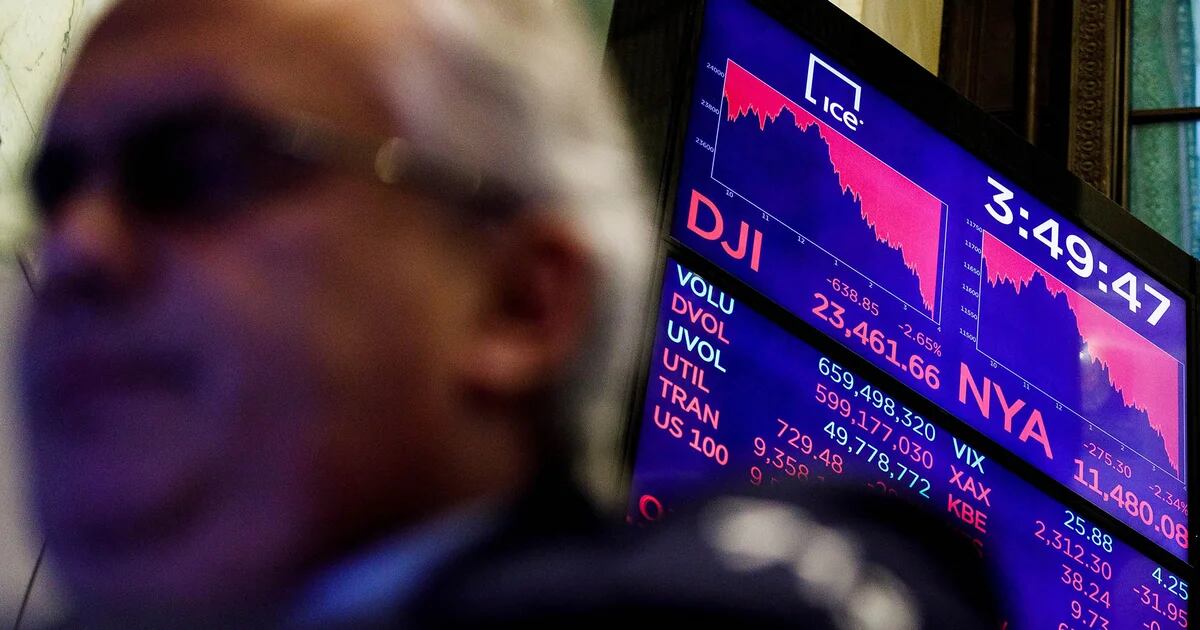 Wall Street Cerró Con Fuertes Pérdidas El Dow Jones Bajó Un 291 Y Es La Peor Víspera De