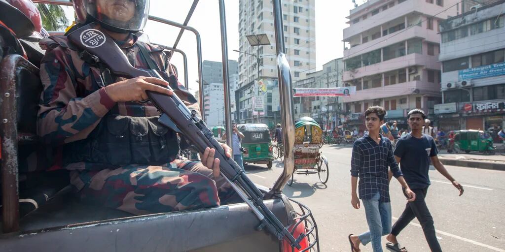 Oposición de Bangladesh denuncia la muerte de dos de sus seguidores en violentas protestas