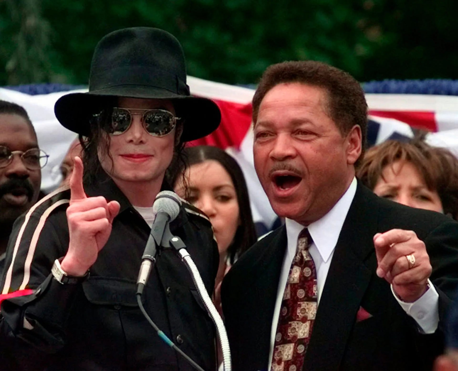 Michael Jackson y el empresario Don Barden, en Detroit (Agosto de 1998)