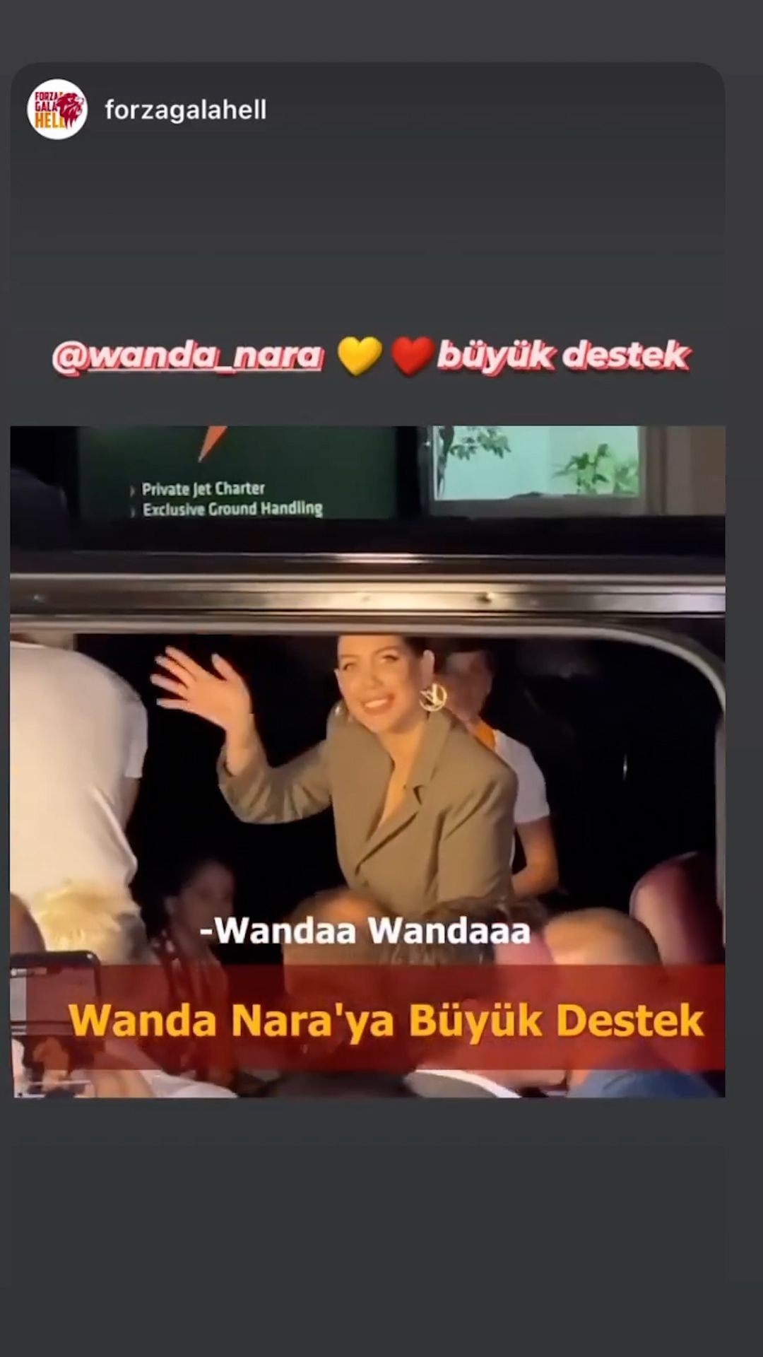 La emoción de Wanda Nara cuando llegó a Turquía: los hinchas del Galatasaray la recibieron con un inesperado pedido por su salud (Instagram)