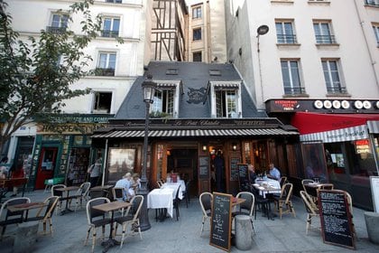 Un restaurante en París (REUTERS/Charles Platiau/archivo)