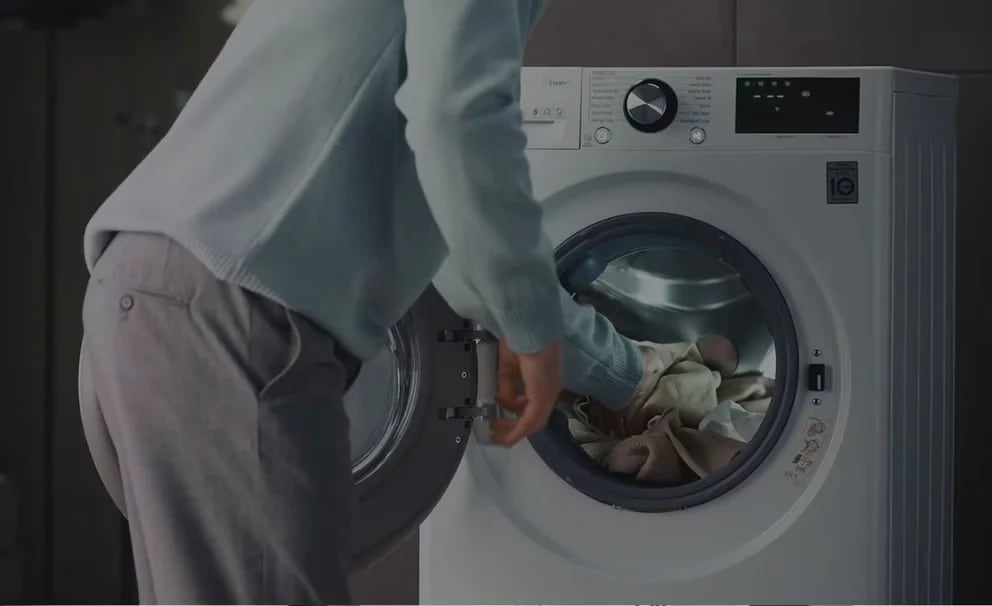 El consumo de una lavadora depende de factores como la cantidad de ropa, la hora de lavado, y qué detergente se usa. (Foto: LG)