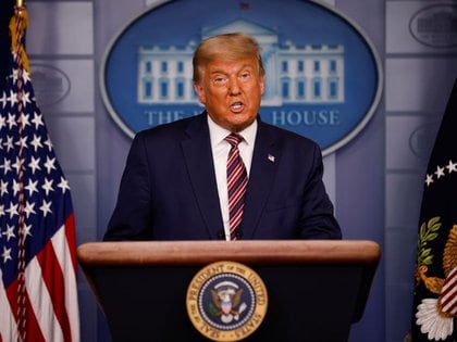 El presidente Donald Trump habla en la Sala de Prensa Brady de la Casa Blanca en Washington (REUTERS / Carlos Barria) sobre el resultado de las elecciones presidenciales estadounidenses de 2020