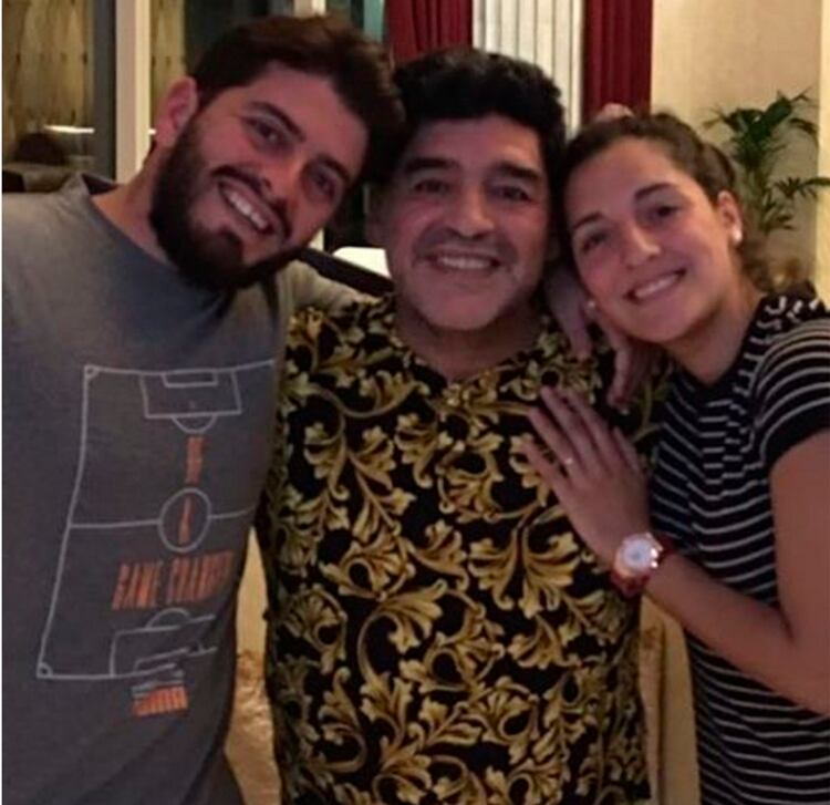Maradona se juntó con Jana por primera vez en diciembre de 2014 y comenzó su relación con Diego Jr. en agosto de 2016