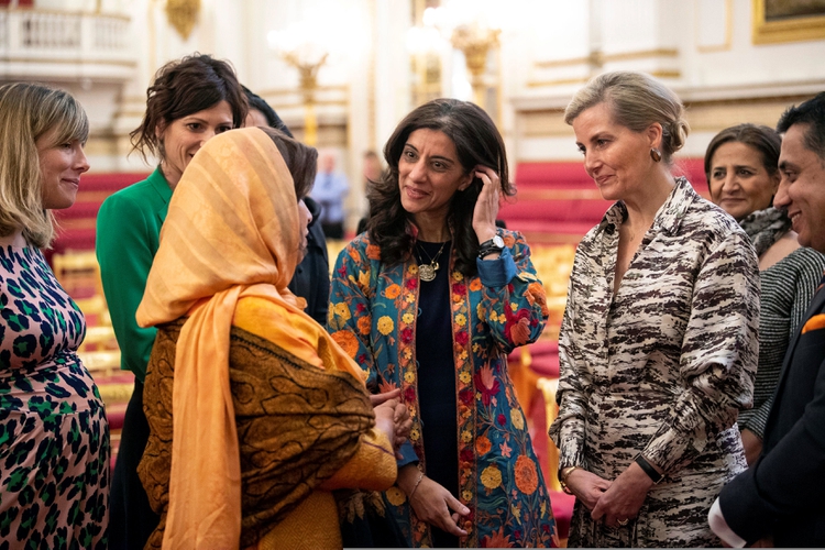 Sophie, con los invitados durante una recepción para las Mujeres Constructoras de Paz, en el Día Internacional de la Mujer, en el Palacio de Buckingham en Londres, Gran Bretaña, el 8 de marzo de 2019. (REUTERS)