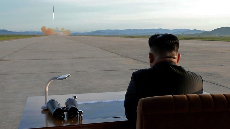 Kim Jong-un presencia un ensayo balÃ­stico